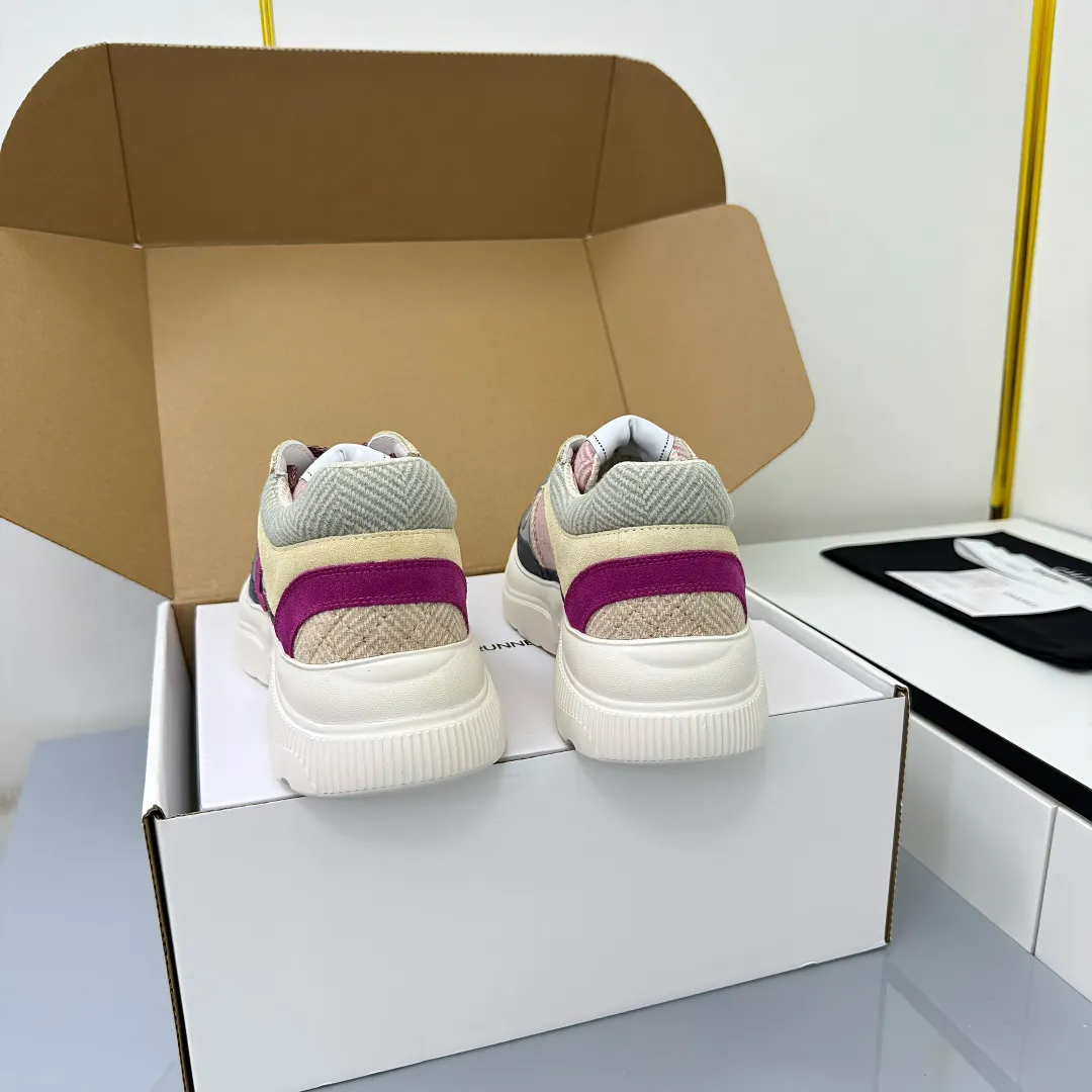 👟👟Ex-factory price 620👟👟 Chanel bread shoes ~ original calfskin panda shoes Chanel 25C latest hot style panda black and white sports shoes casual sneakers Xiaoxiang hot item classic black and white panda color coco girls must pay Fabric: original custom mixed sheepskin lining: original imported breathable mesh lining outsole: Original molded rubber + TPU combination Size: Women's 35-41